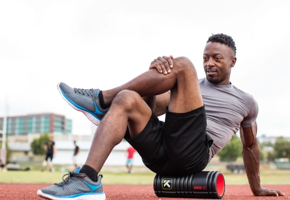 גבר על משטח אימונים להוקי – Avora