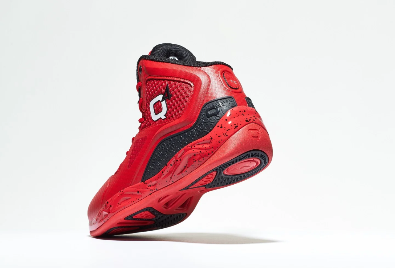 נעל ספורט אדומה מבית Avora