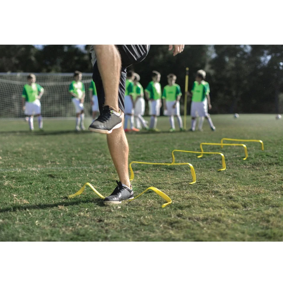 אימון כדורגל עם משוכות