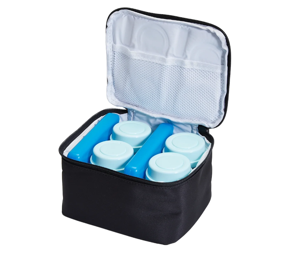 תיק אוכל שחור עם קופסאות כחולות