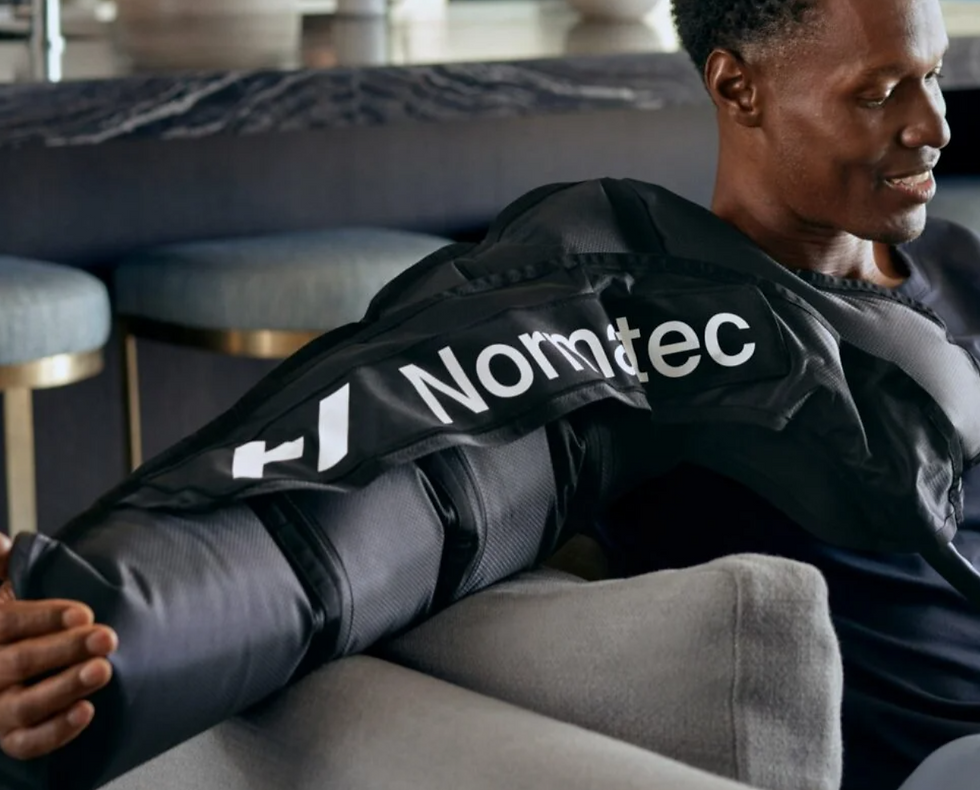 מכשיר דחיסה של Nomtec על זרוע