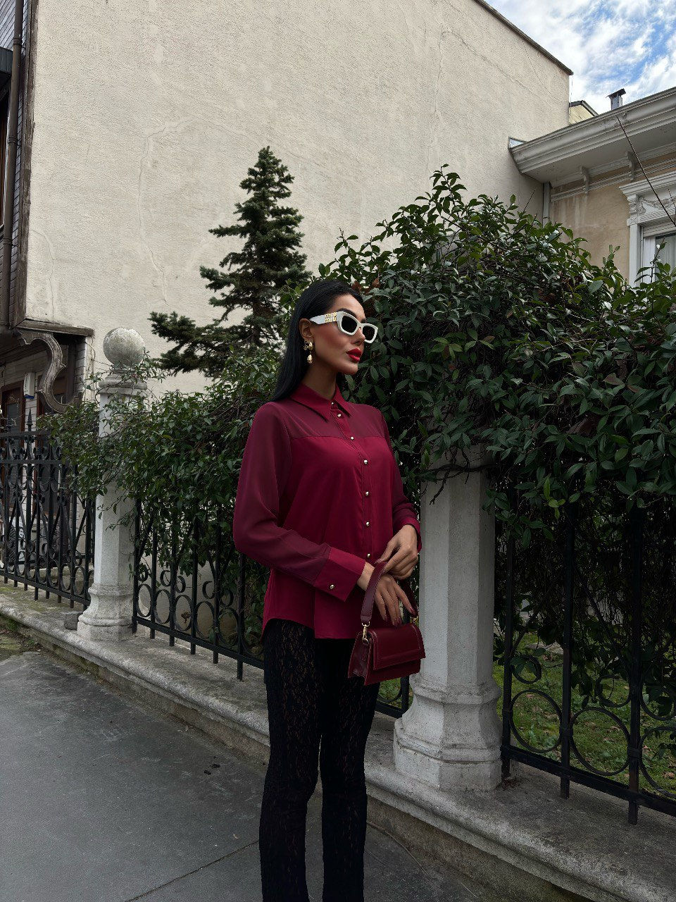 Küçük resim: Transparan Detaylı Dökümlü Gömlek