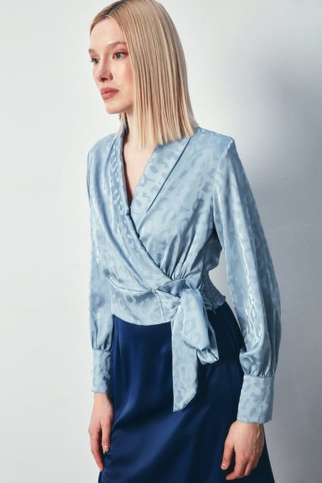 Küçük resim: Yan Kuşaklı Saten Bluz