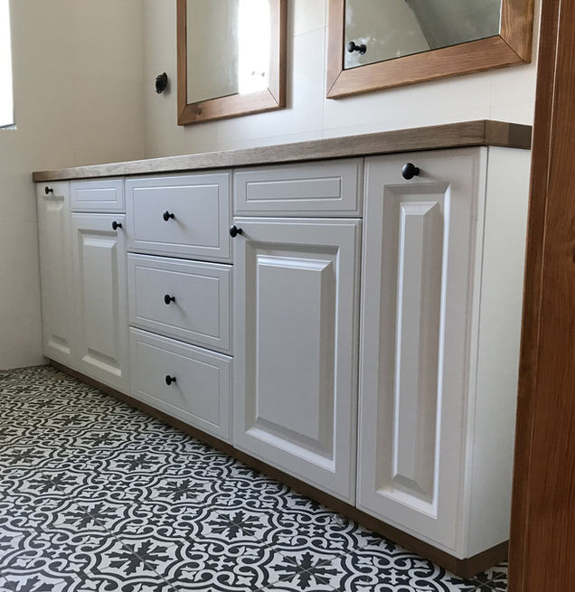 koupelnový nábytek - lakovaná dvířka