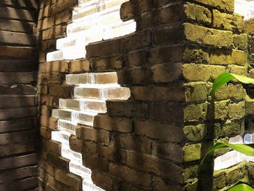 素朴感が目立つガラスブリック