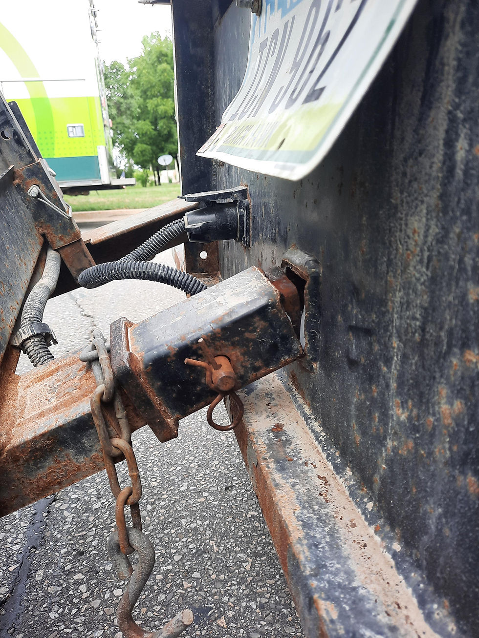 the-hitch-on-my-work-truck-just-snapped-off-in-the-middle-v0-hukih9c2n1871.jpg