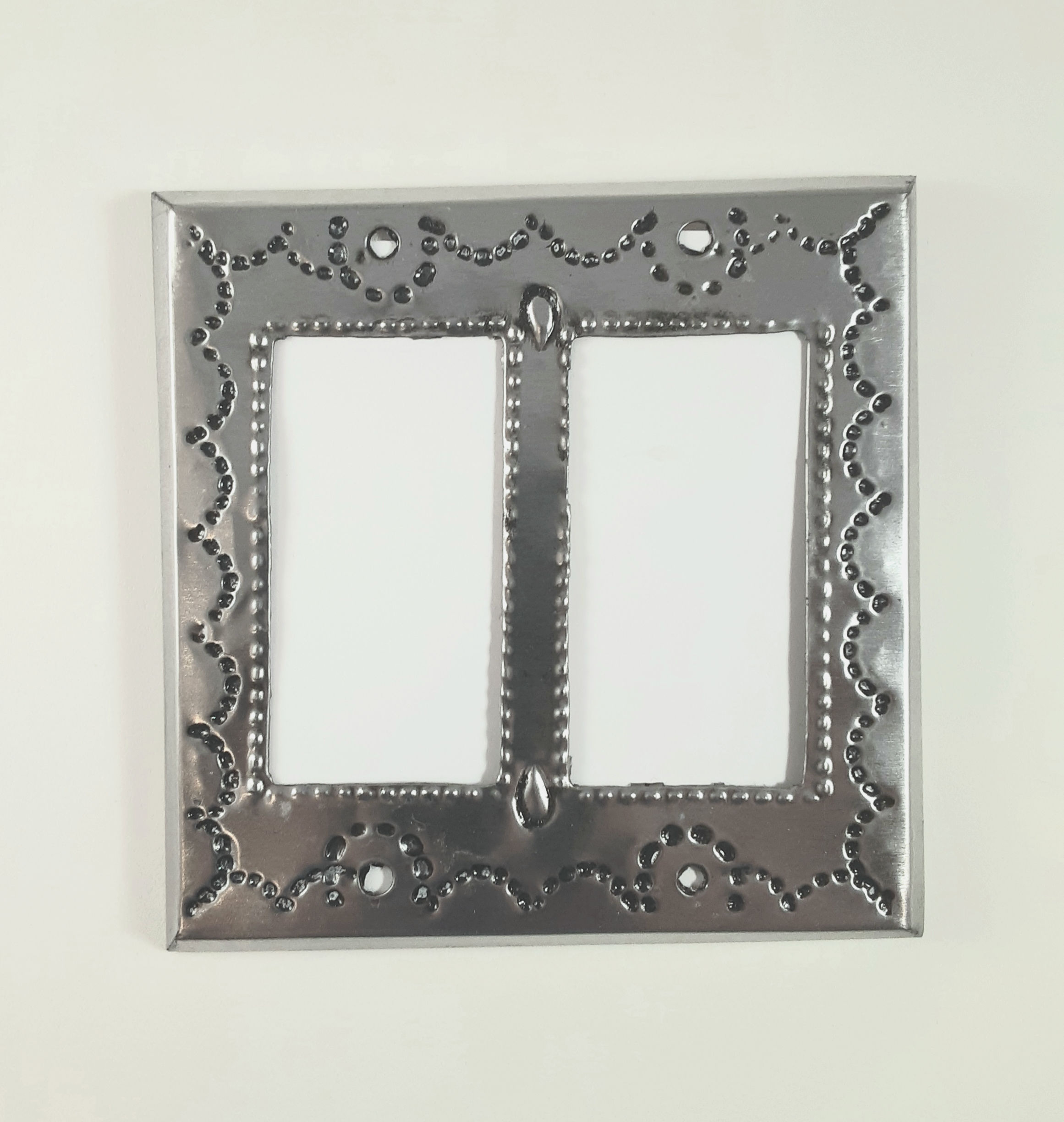 TSC07 Double Rocker Antique 4.75" X 4.75"_073911