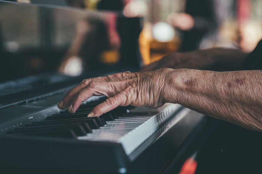 Old piano teacher