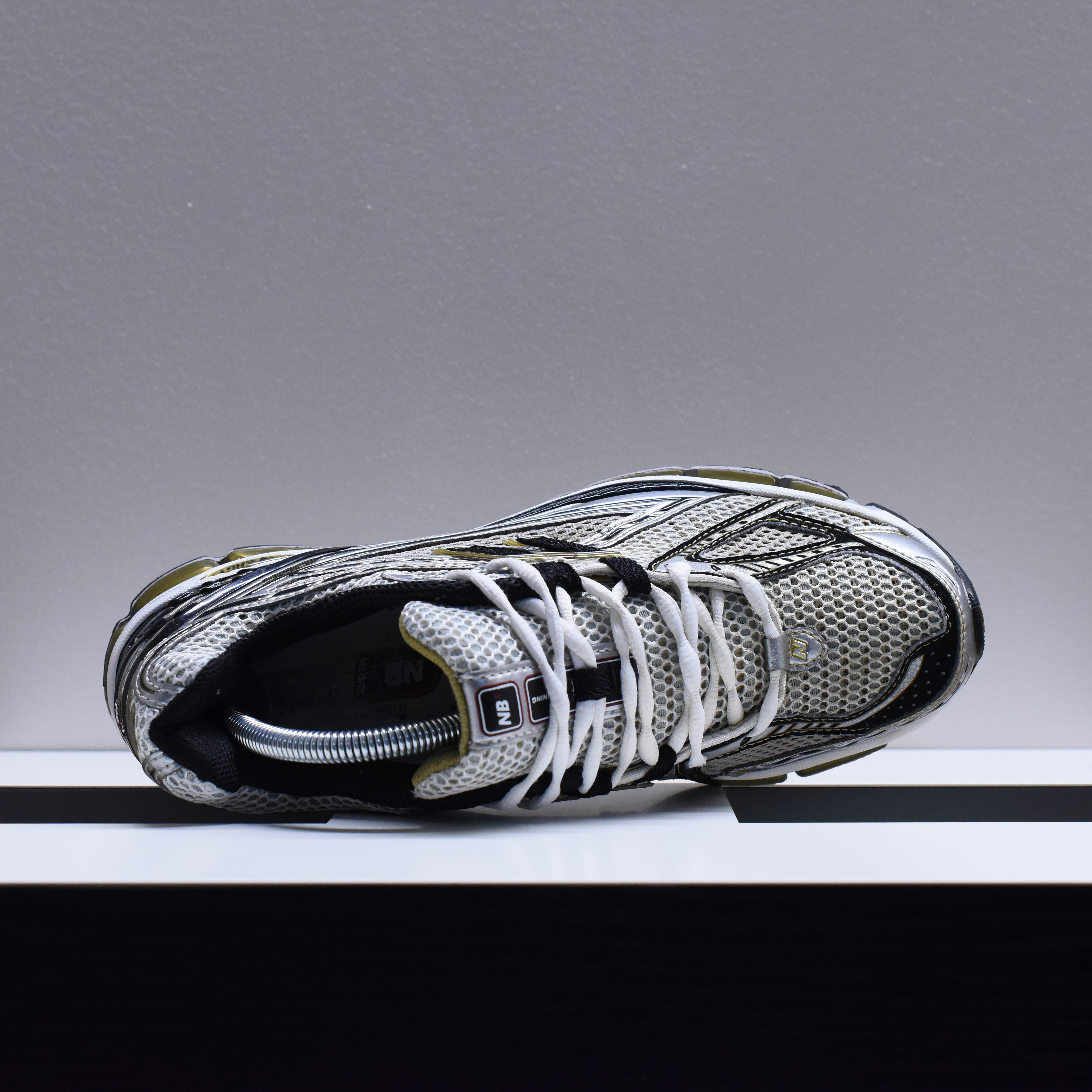 New Balance 1906 - Silver/Gold EU42 