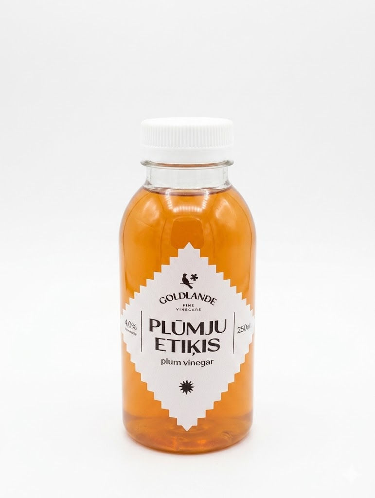 Plūmju etiķis plastmasas pudelē