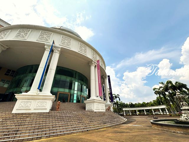 SEGi University