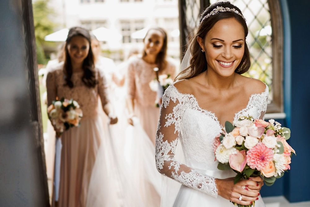 WEDDING MAKEUP ARTIST LONDON, BRIDAL MAKEUP ARTIST LONDON, BRIDAL HAIRSTYIST, BEST BRIDAL HAIRS TYLIST, WEDDING HAIR IDEAS, BRIDAL PHOTOGRAPHY, WEDDING MAKEUP LONDON