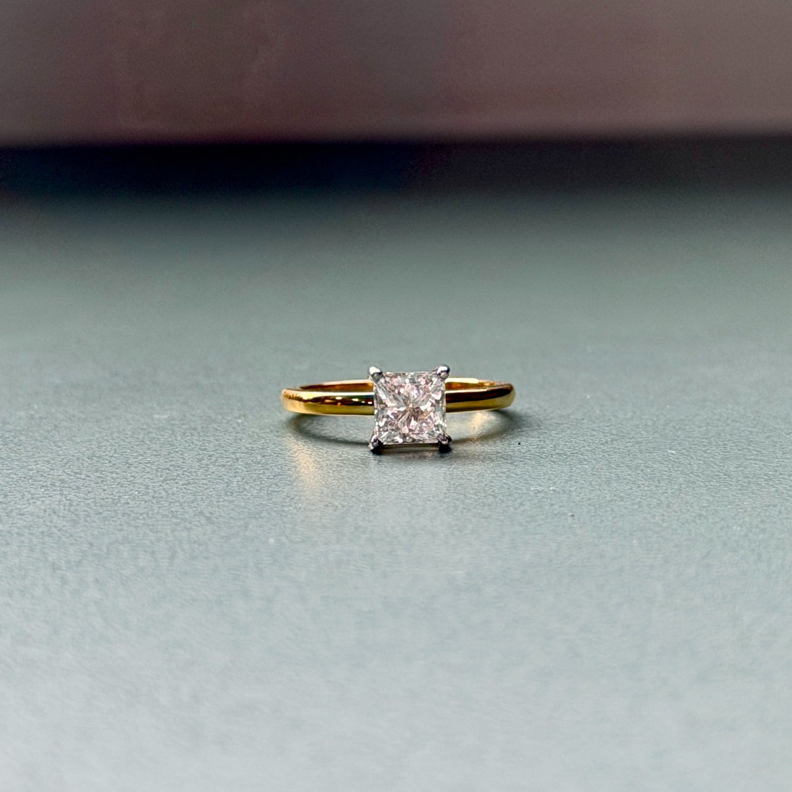 Princess cut 1ct 18k yellow gold band ring