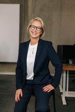 Dr. Maike Albers-Malkus neues Foto.jpg
