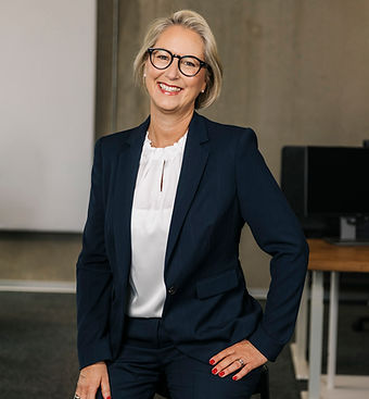 Dr. Maike Albers-Malkus neues Foto.jpg