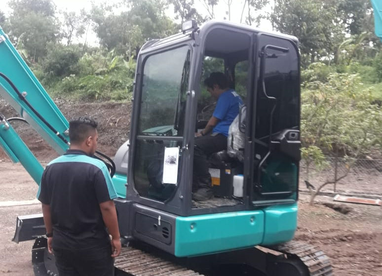 KOBELCO SK50 - 6 Cabin