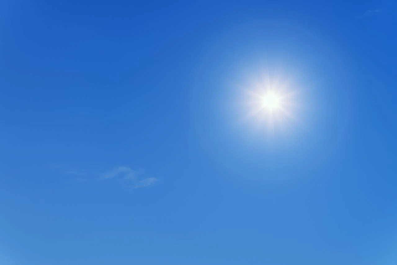 Die Bleichwirkung des Sonnenlichts ist bestens geeignet, um Mandarinenflecken zu entfernen.