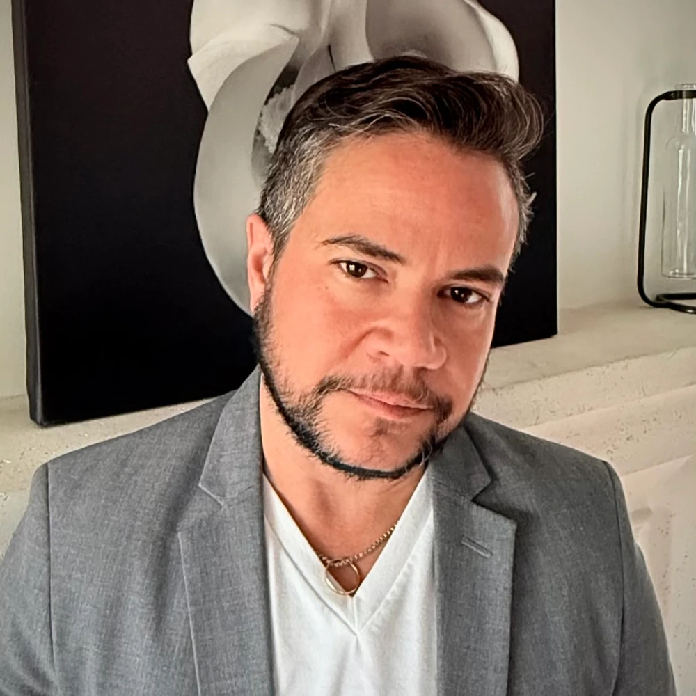 Writer: AJ. López