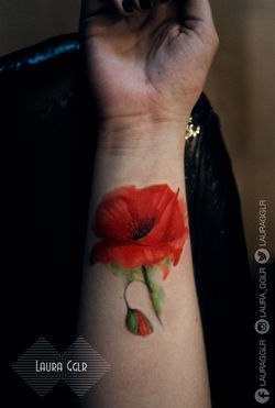 Tattoo Laura Gglr red poppy