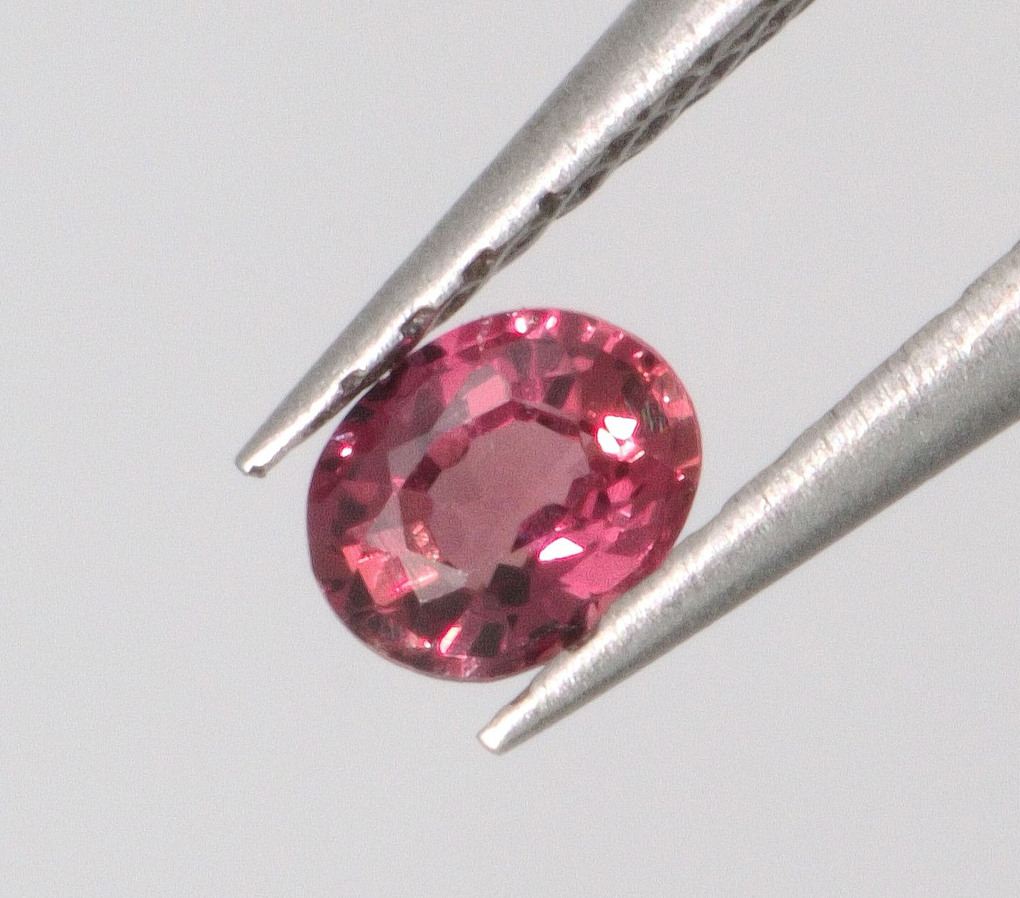 0.13 ct Rubis Violet Rose Ovale Naturel