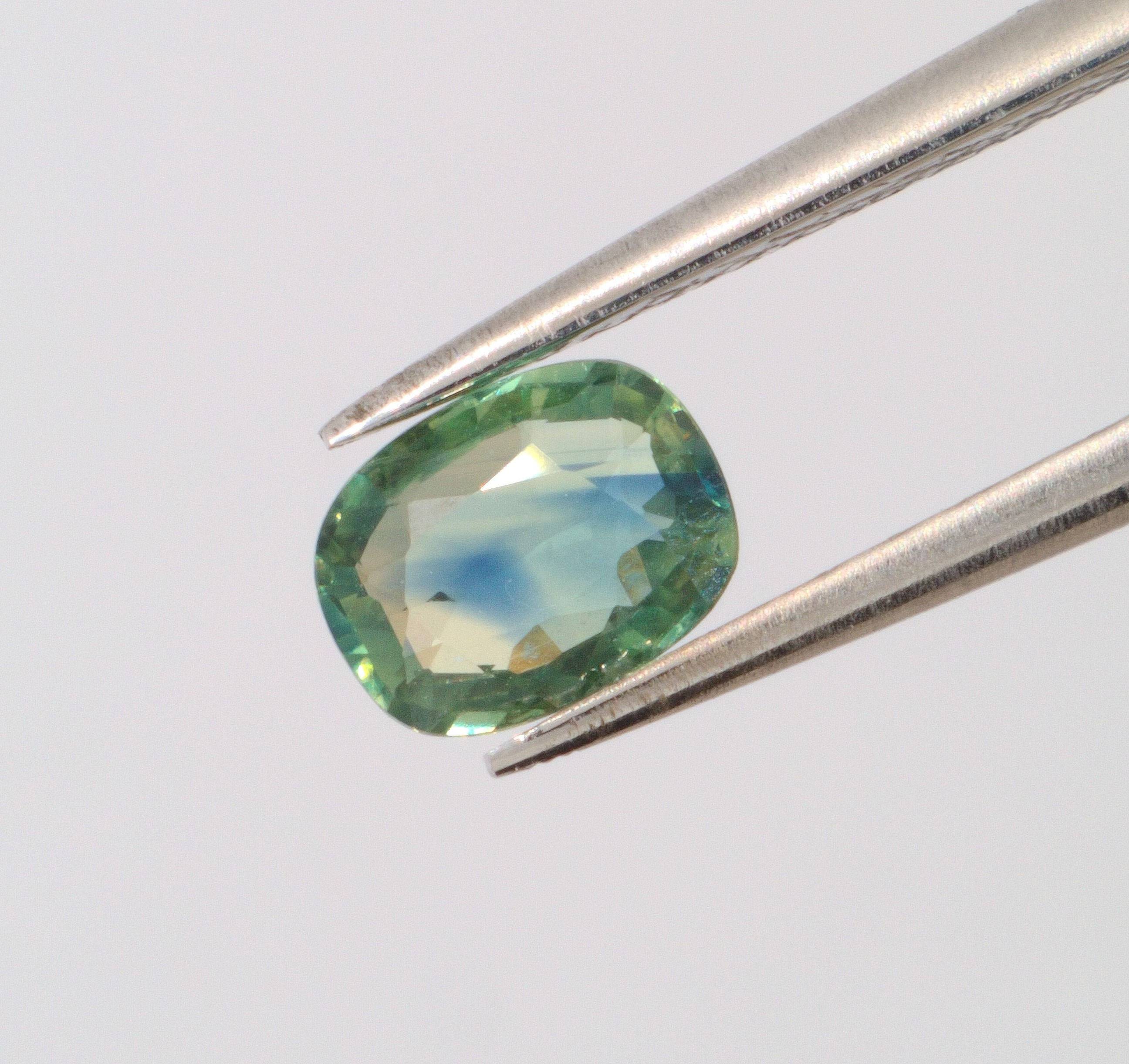 0.49 ct Saphir Vert Bleu Ovale Naturel