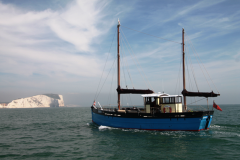7. Caronia approaches the Isle of Wight 2017.png