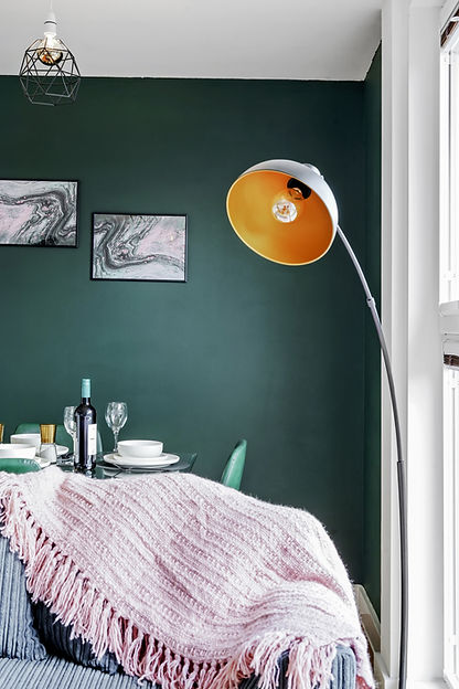 A staged dining area in Little Piggy Rentals' luxury Stevenage apartment