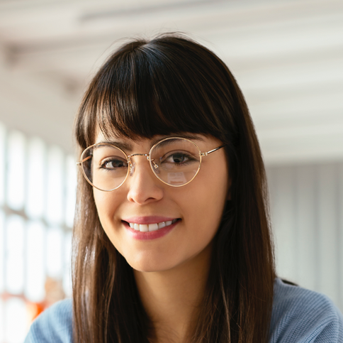 Frau mit Brille