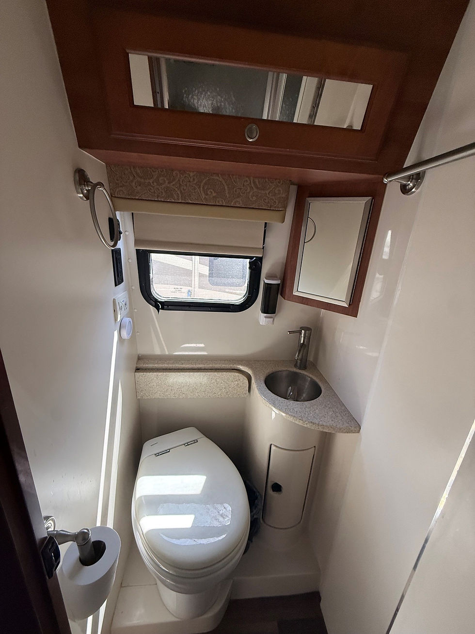Thumbnail: 2016 Coach House Platinum 220TB