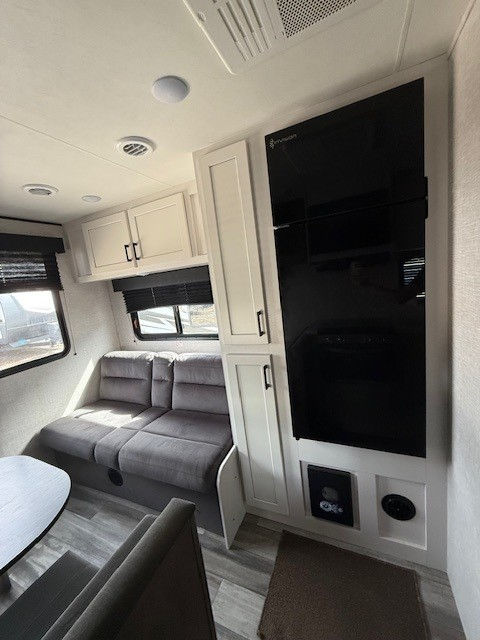Thumbnail: 2024 Jayco Jay Flight SLX 210QB