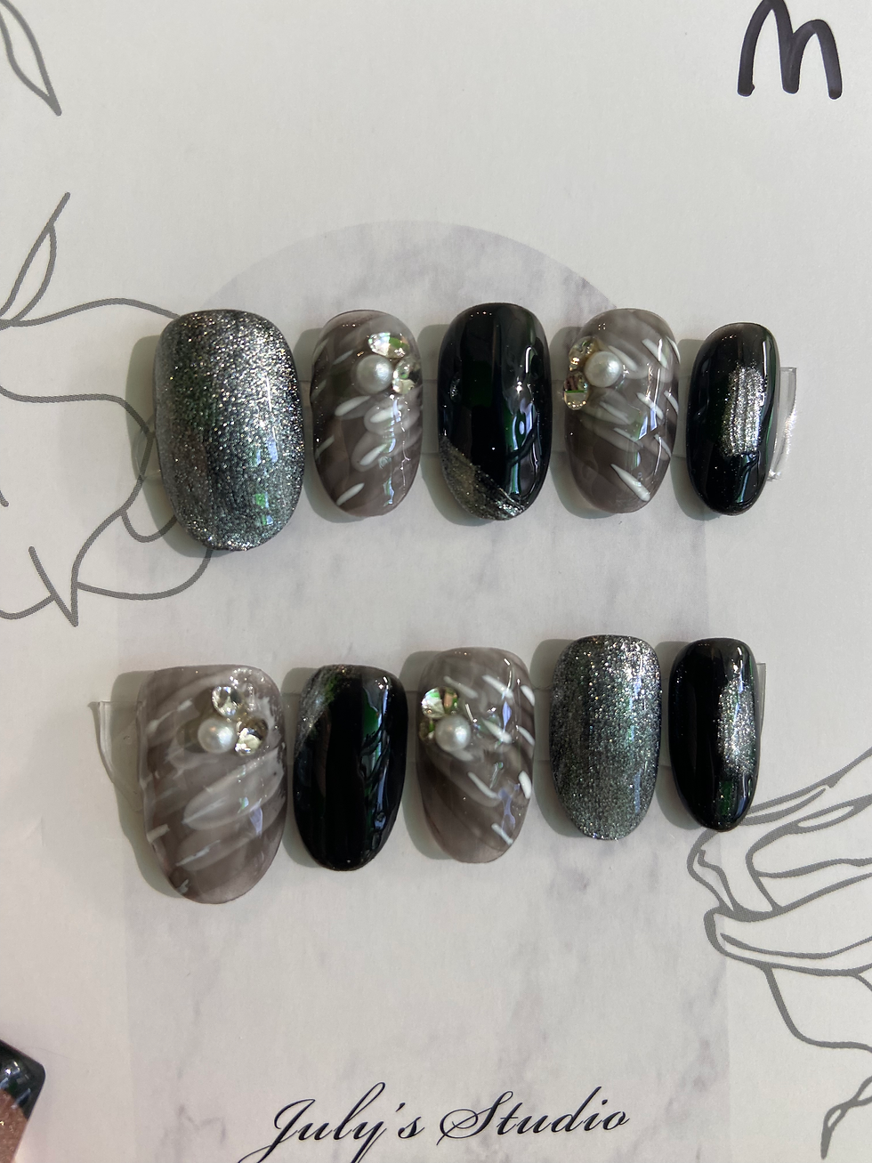 Black Feathers Short Nails