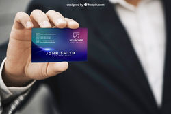 man-holding-business-card-mockup_23-2147