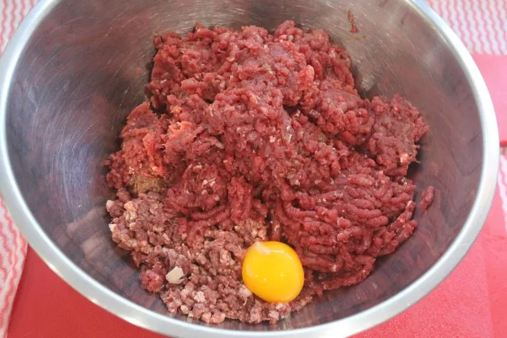 easy-homemade-raw-cat-food.webp