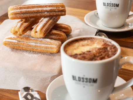 Chocolate caliente y churros para celebrar el 25 de mayo en Dolce