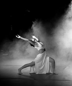 Allieve durante una lezione di danza moderna di ASD MERAKI