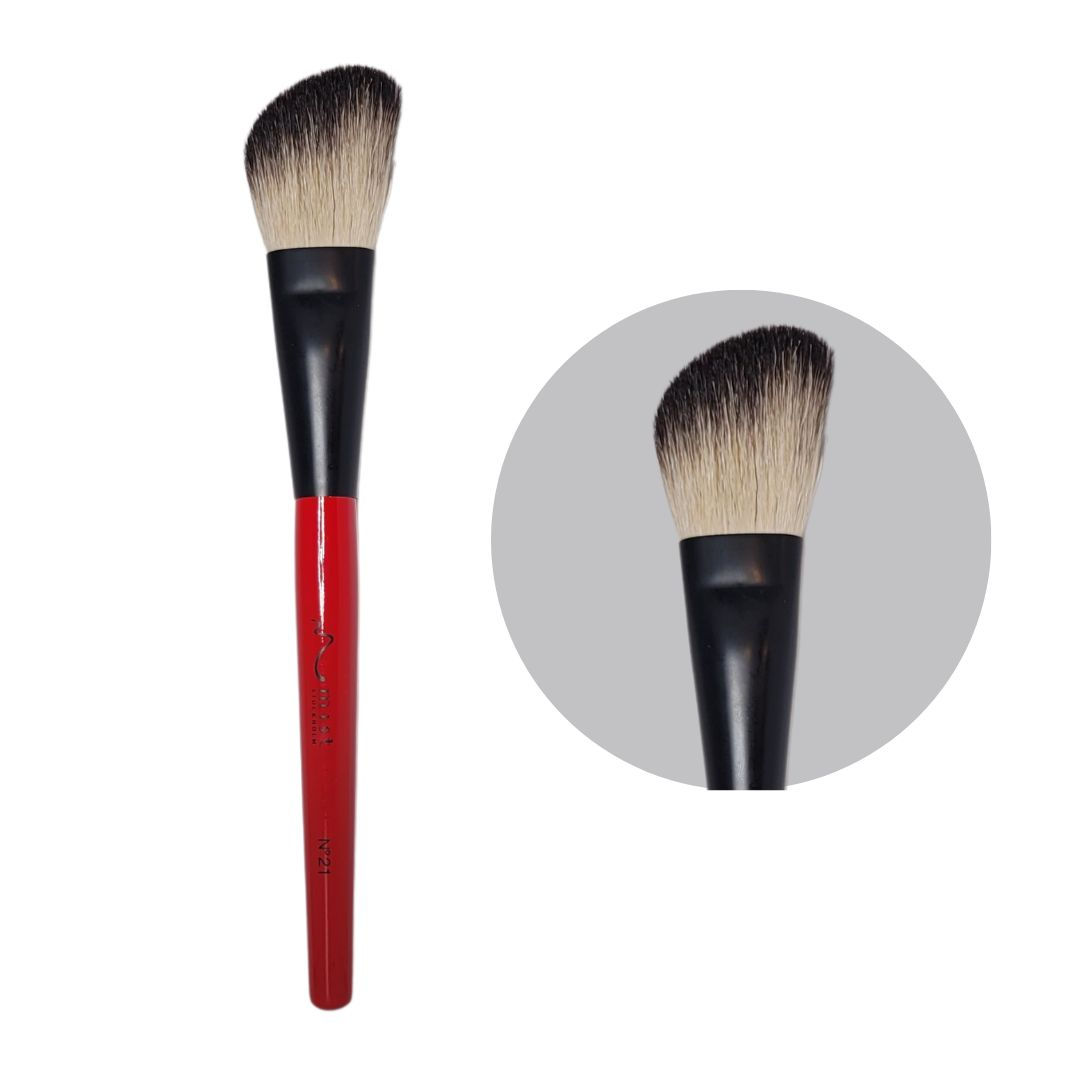 Brush No 21 : Angled blusher Brush