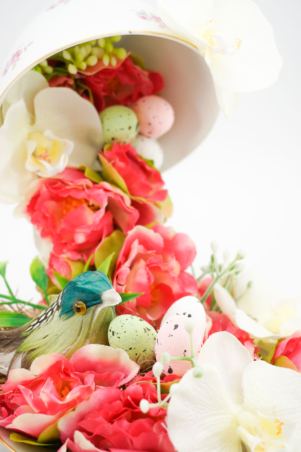 Miniaturbild: Schwebende Ostertasse rosa als Tischdekoration