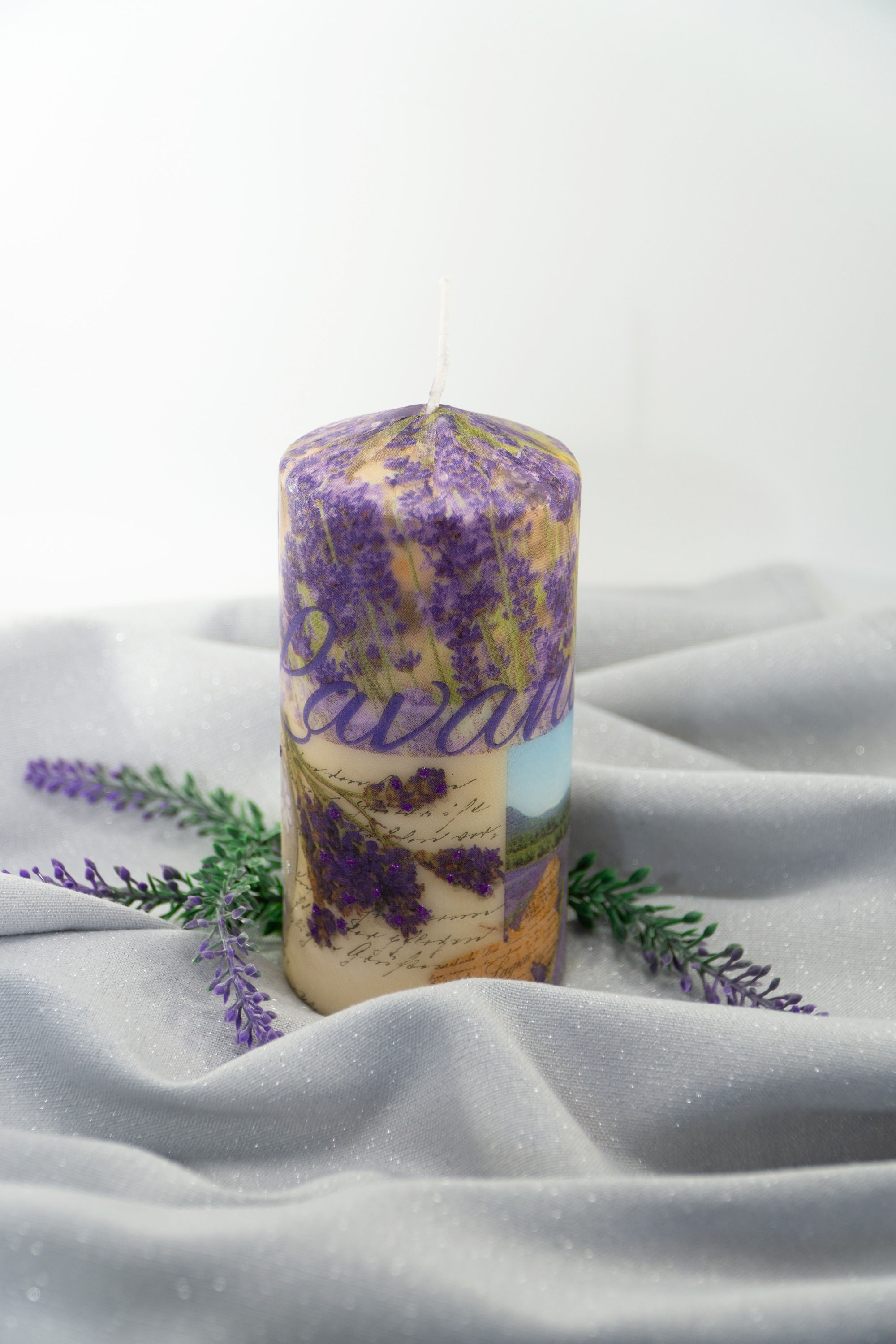 Dekorative Lavendel- Kerze mit Serviettentechnik