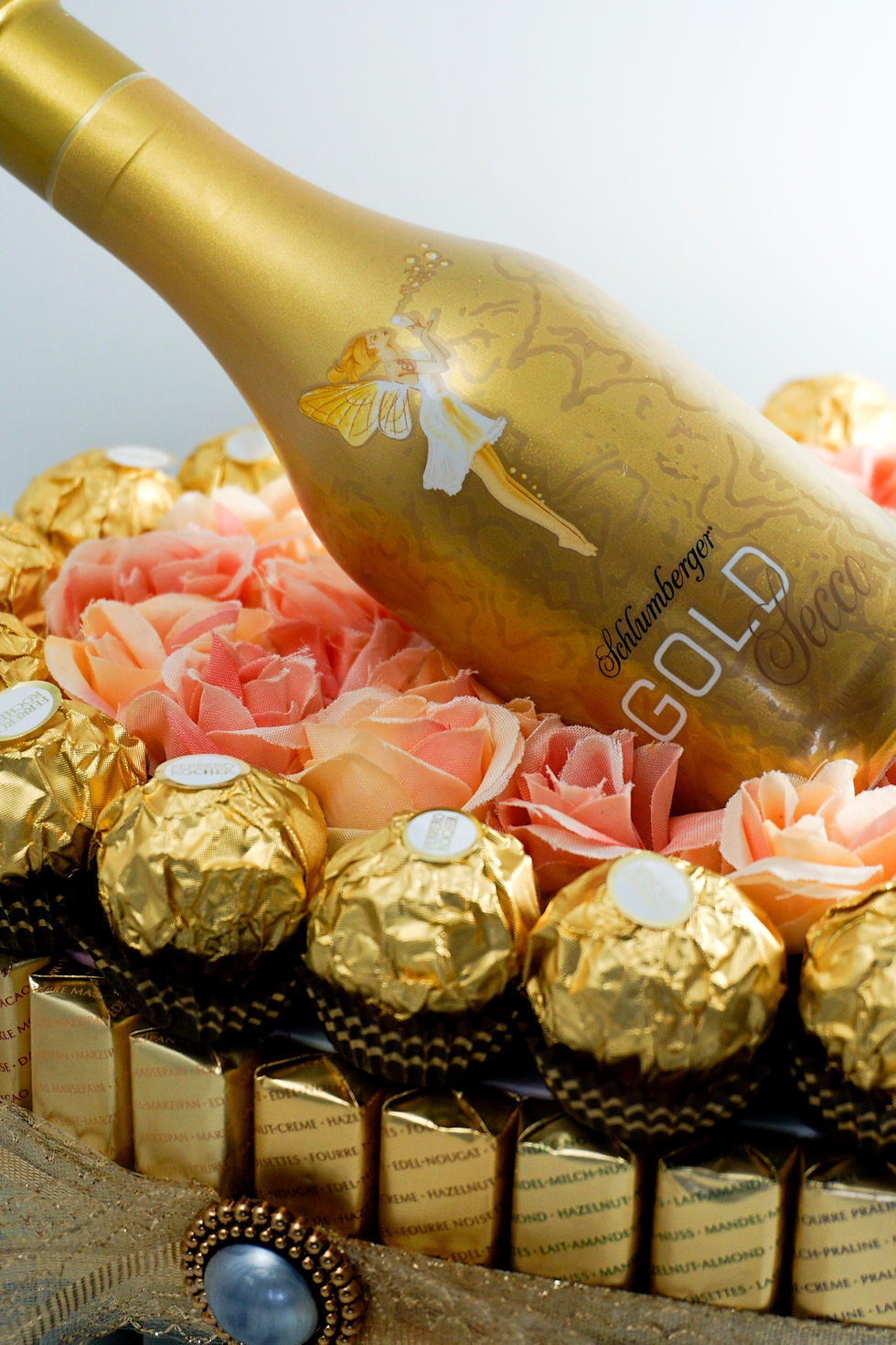 Miniaturbild: Sekt- Schokoladen Geschenk mit Rosen