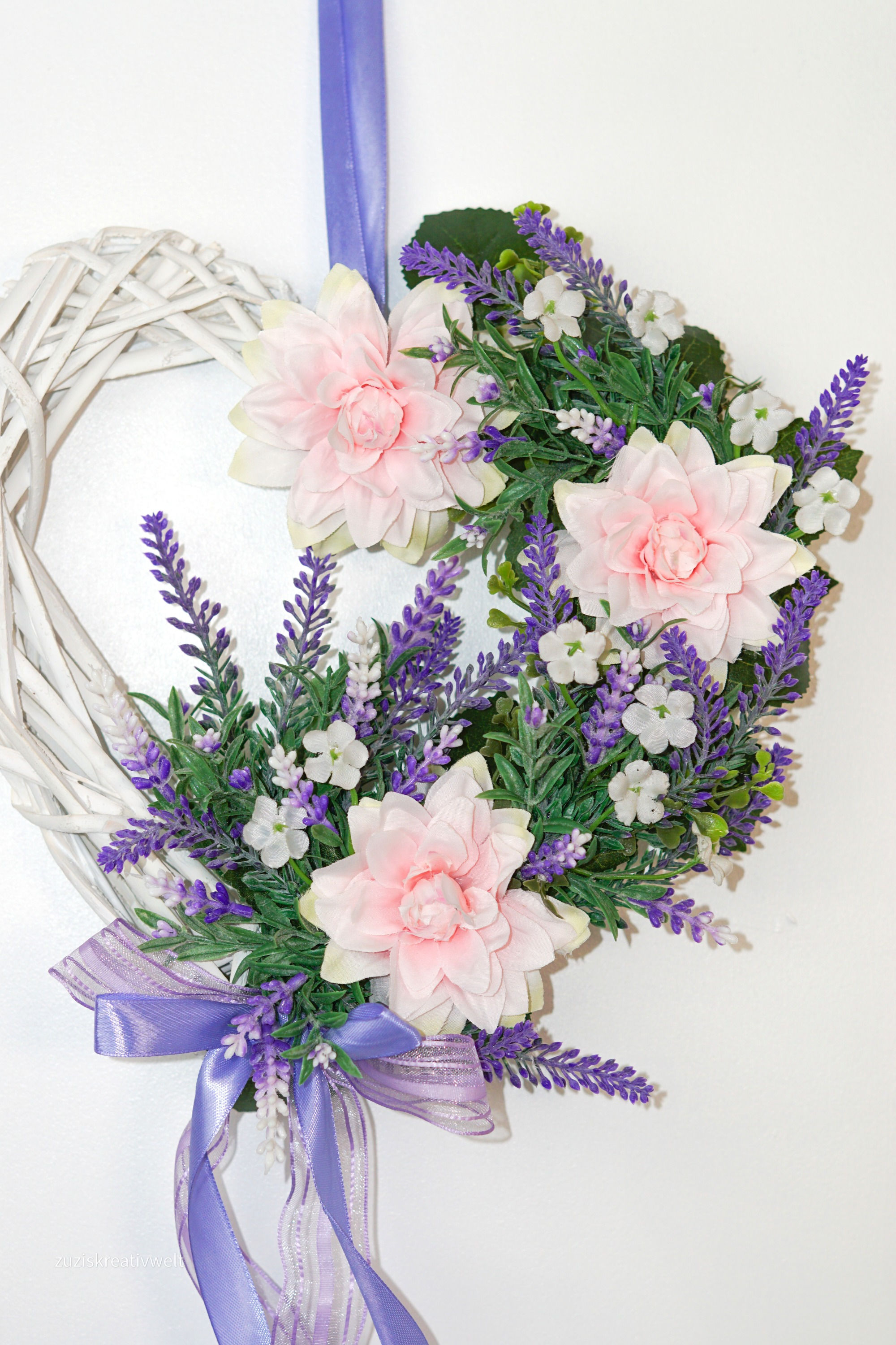 Türkranz mit Lavendel