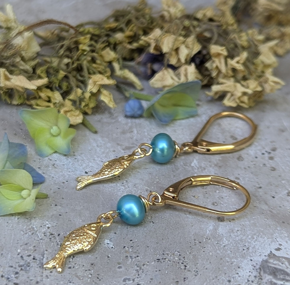 Thumbnail: Poet's Cove - pearls & fish