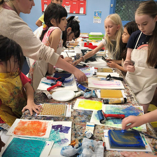 Jelly / gelli printmaking class with kids at a local library