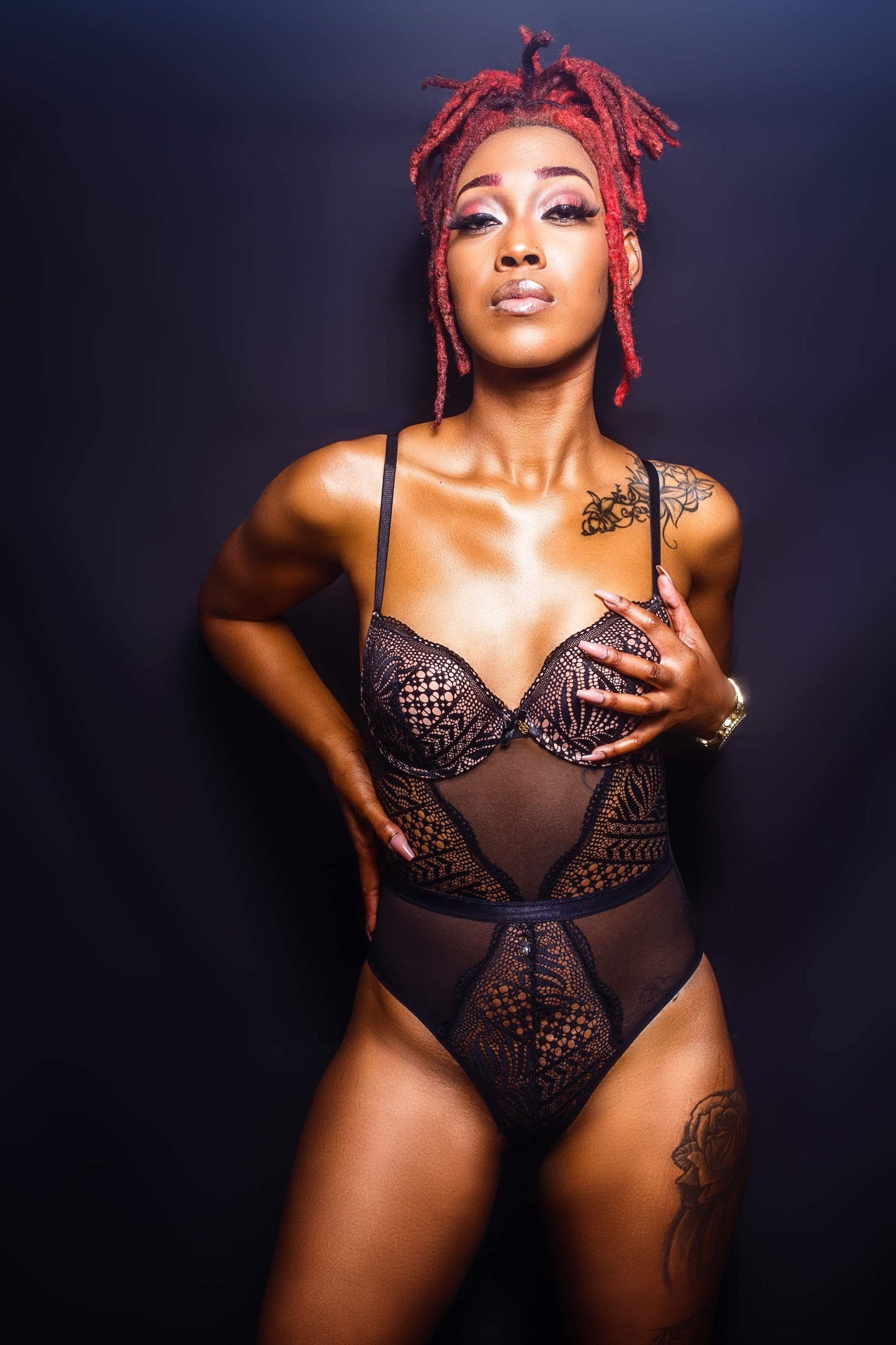 BRONKO PUSH-UP NUDE & BLACK TEDDY