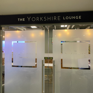 The Yorkshire Loungeの入口ドア