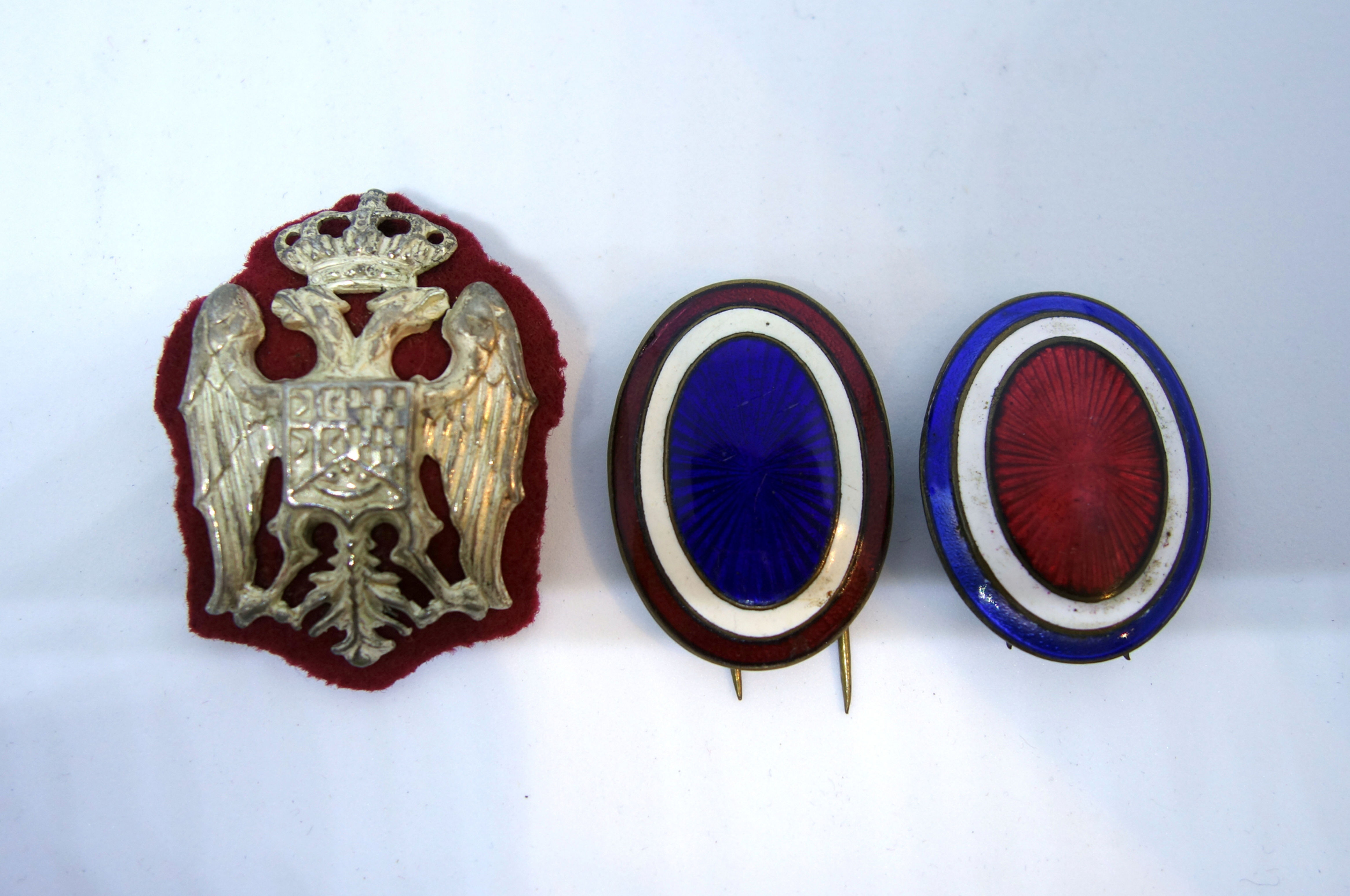 28. Kraljevina Jugoslavija: Tri kokarde za kapo