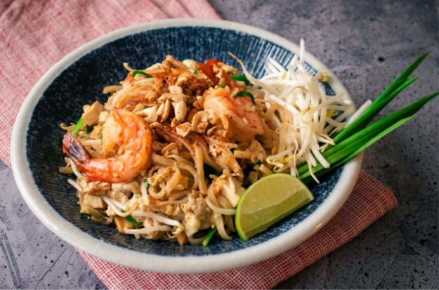 ‘Global Thai’: ผัดไทยกลายเป็นสัญลักษณ์แห่งวงการอาหารไทยได้อย่างไร