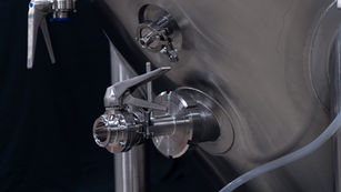 5bbl Fermenter Unitank Horizontal Racking Arm Ultimate Brew Service.jpg