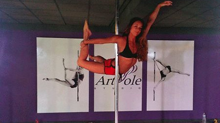838_pole-dance.jpg