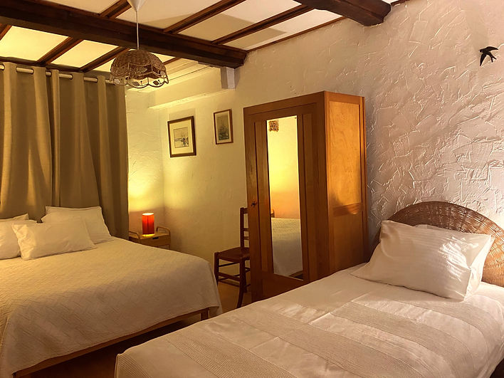 CHAMBRE 8_edited.jpg