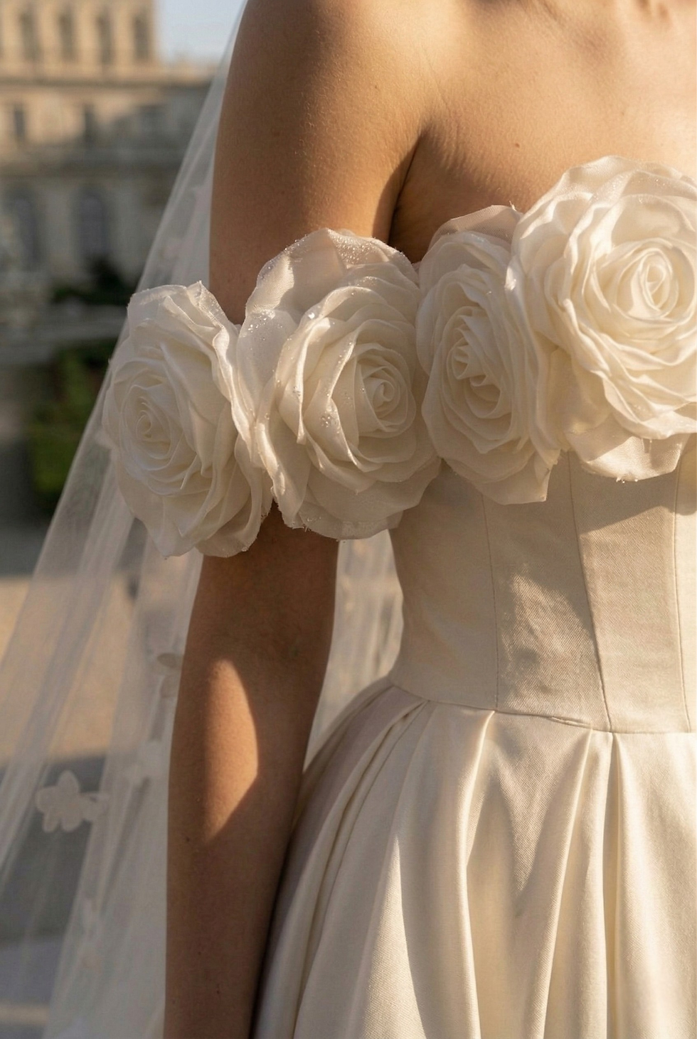 Küçük resim: Bloom - Çiçeklerin Büyüsü ve Saten Zarafeti Prenses Model Gelinlik